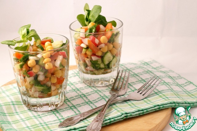 Spring salad with chickpeas