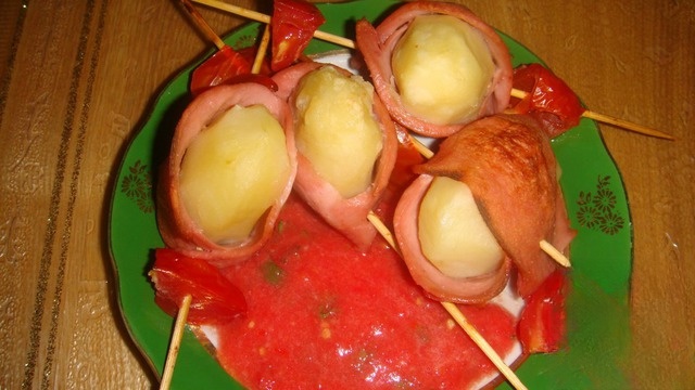 Potatoes with sausage on skewers