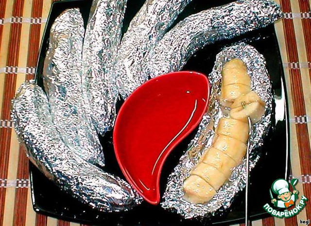 The silver bananas in the peel