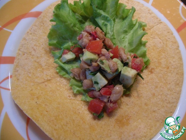 Тортильи с фасолью и авокадо