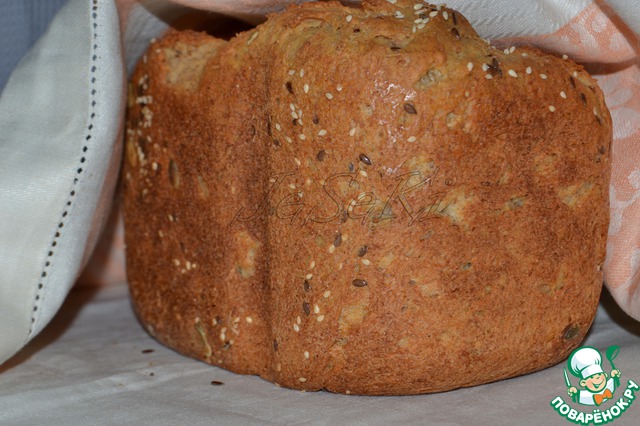 Bread from whole wheat flour with the bran and seeds