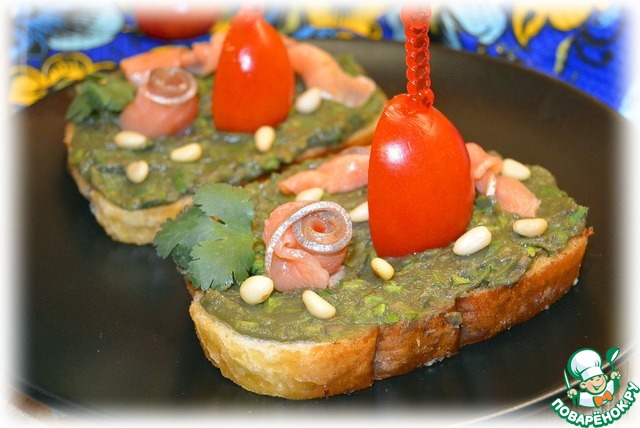 Бутерброды с пастой из авокадо