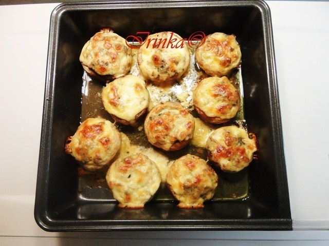 Hot appetizer of mushrooms