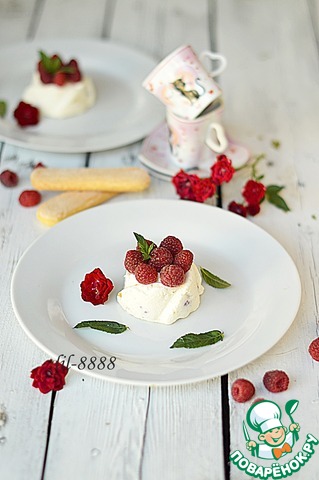 Cottage cheese dessert with raspberry no-bake