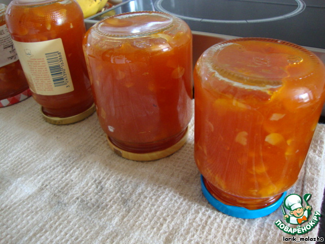 Apricot jam with almonds