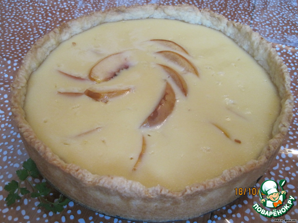 Rustic pie with peaches