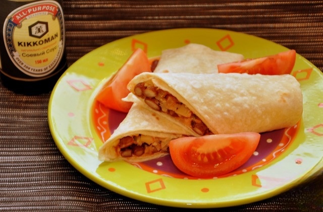 Tortillas with beans and mushrooms