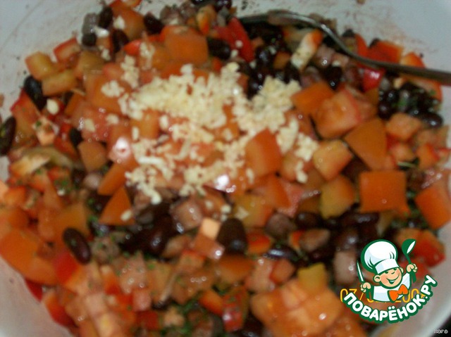Salad of red beans with bacon
