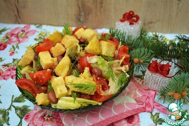 Salad with tomatoes and cheese