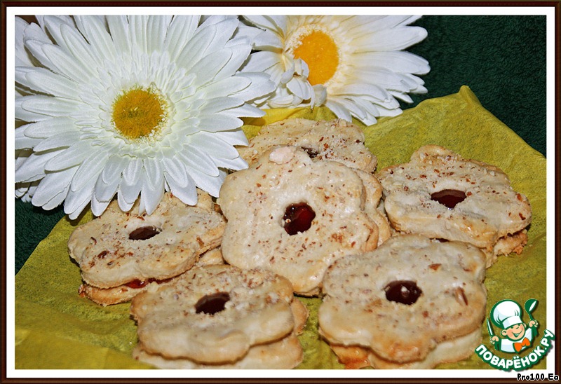 Almond biscuits with jam