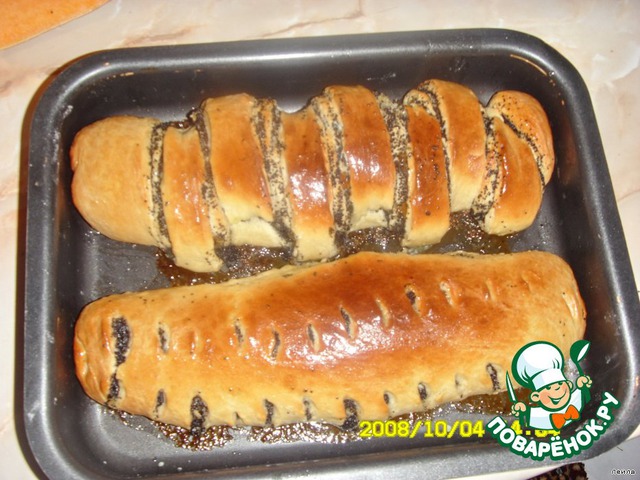 Air rolls with poppy seeds