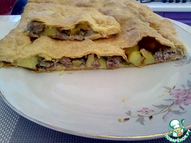 Pie with meat and potatoes