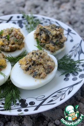 Яйца, фаршированные гречкой и грибами
