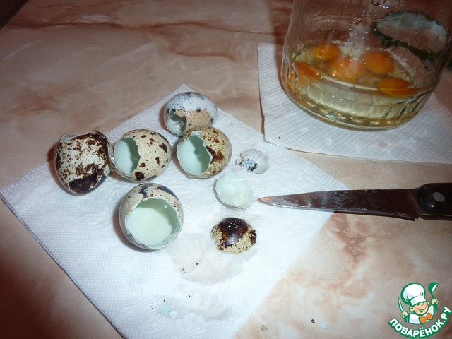 Mayonnaise on the quail eggs