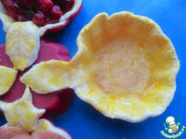 Fruit cocktail in puff