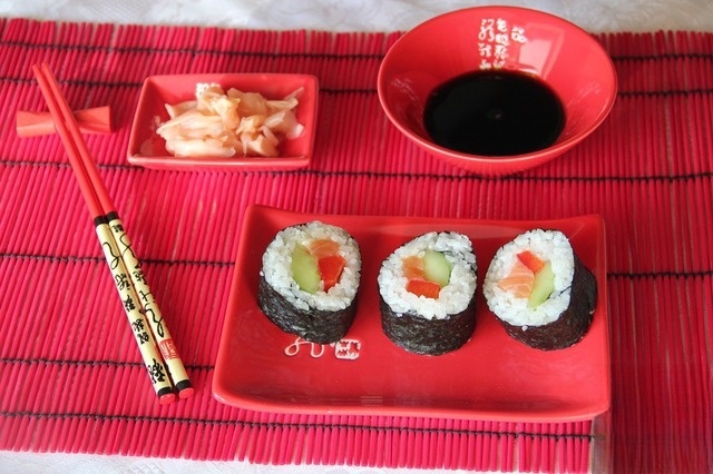 The rolls and Maki sushi 