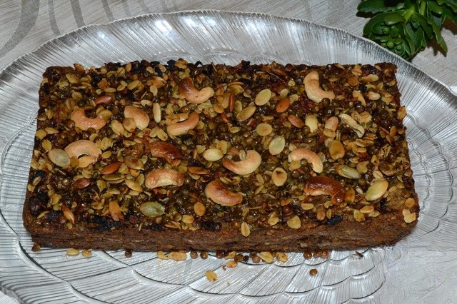 Lentil pie with mushrooms, broccoli and sunflower seeds