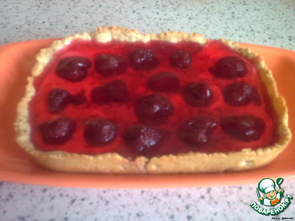 Обсыпной пирог с клубникой