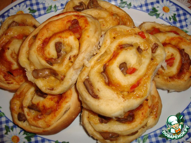 Rolls with mushrooms and cheese