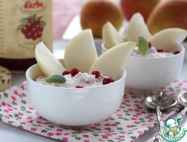 Cottage cheese dessert with berry sauce