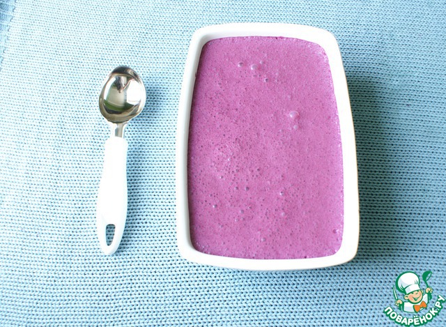 Blueberry ice cream