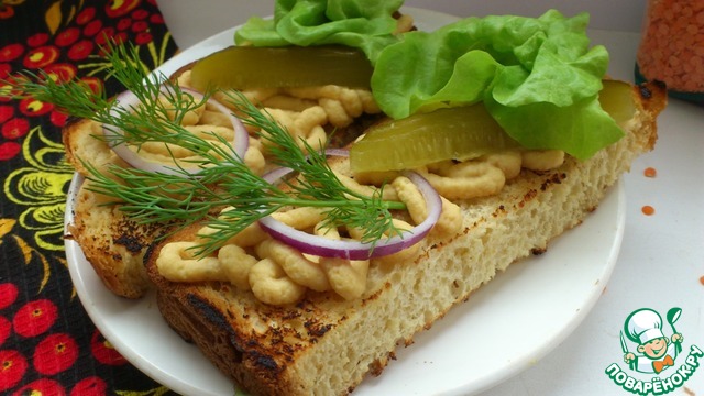 Закуска из яиц с чечевичным муссом