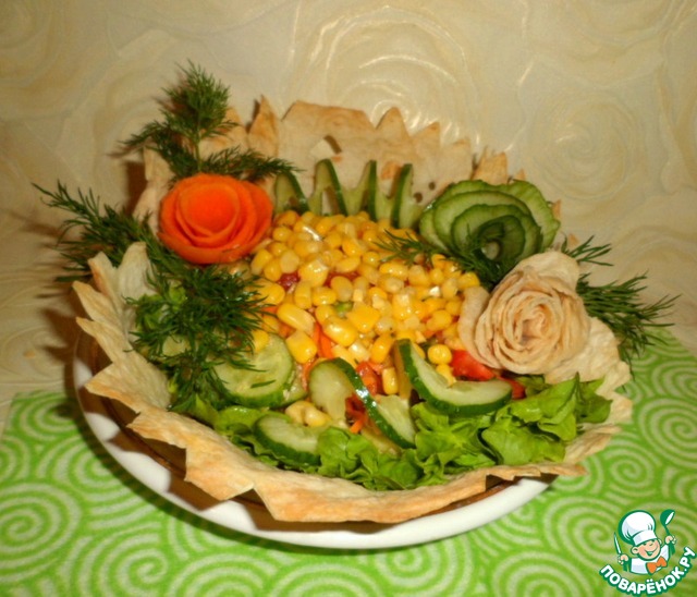 Vegetable salad in edible bowl