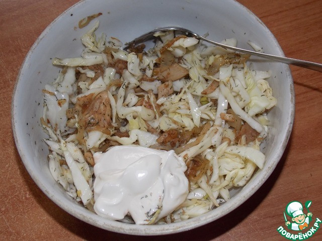 Салат из капусты и курицы