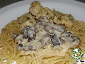 Pasta with chicken and mushrooms