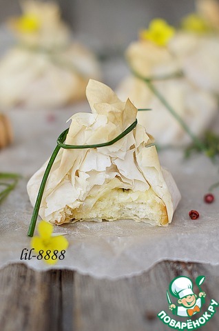 Мешочки с козьим сыром, медом и розмарином