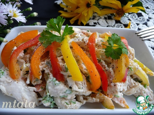 Куриный салат с болгарским перцем и сельдереем