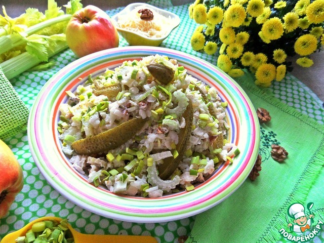 Salad with celery and cheese