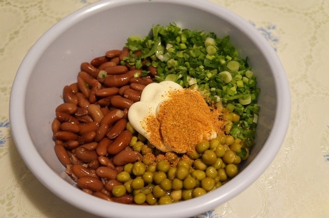 The salad appetizer Favorite with beans and peas