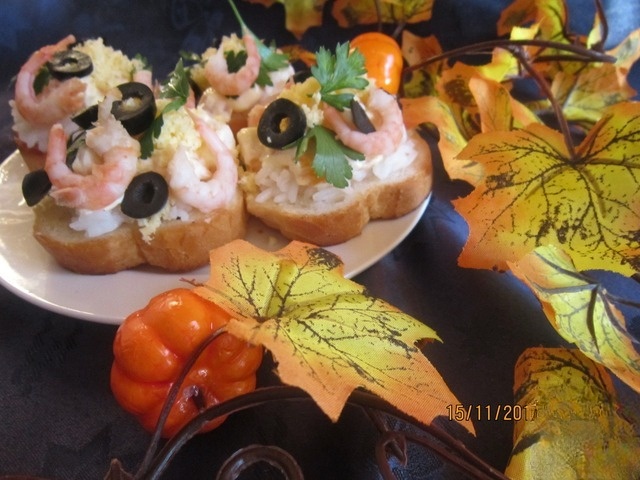 Eateries cakes with tangerines