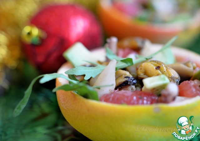 Морской коктейль в грейпфруте