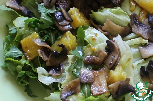 Salad with chicken liver and oranges