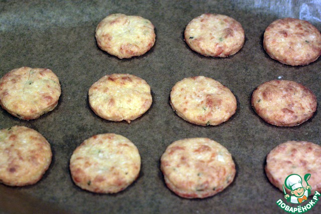 Cookies with Parmesan, rosemary and crab sticks