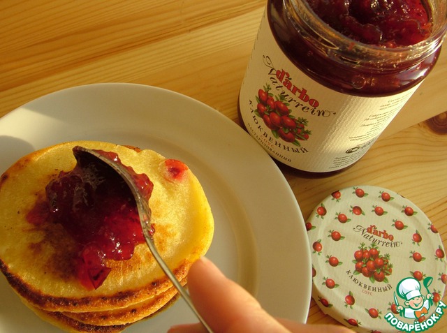 Cottage cheese pancakes with cranberries