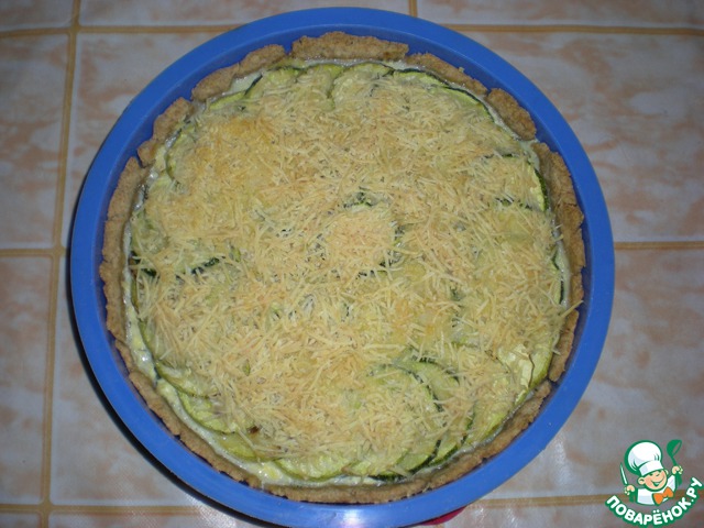 Tart with zucchini and cheese