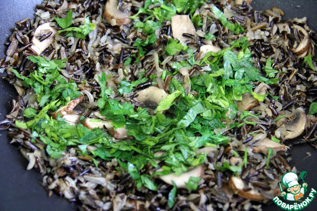 Salad of wild rice with mushrooms