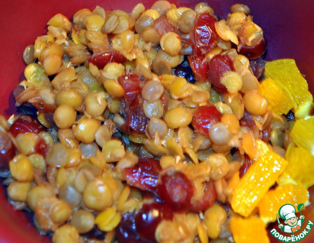 Warm lentil salad with cranberries and oranges