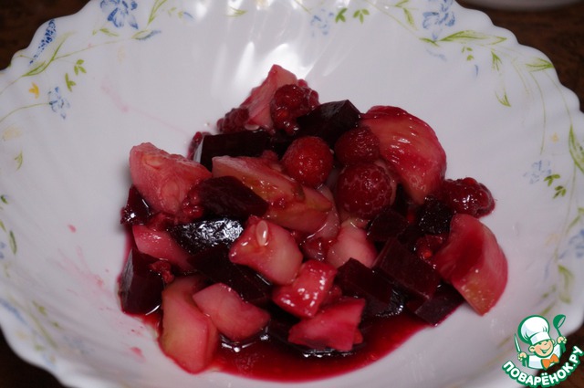 Beet salad with raspberries from Belonika