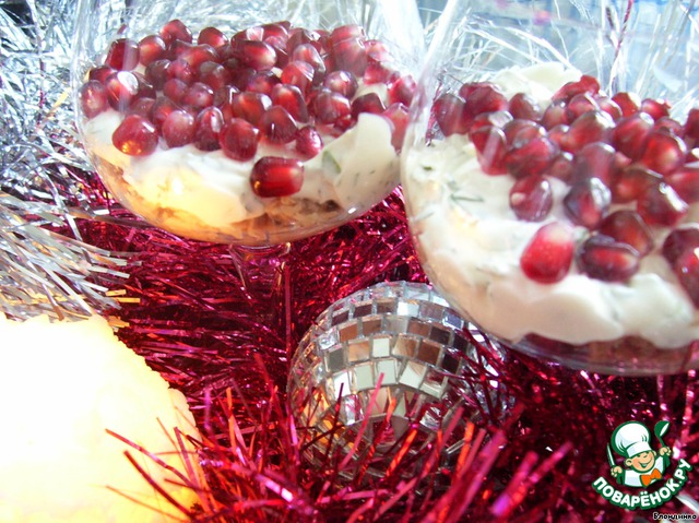 Salad-cocktail with tuna and pomegranate