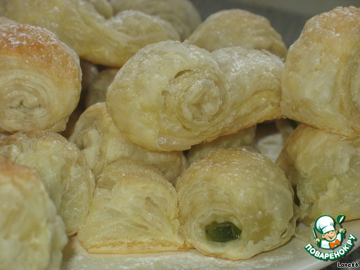 Puff curls with Apple cider marmalade