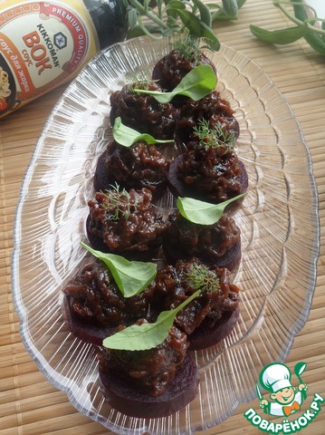 Закуска из свеклы, лука и чернослива