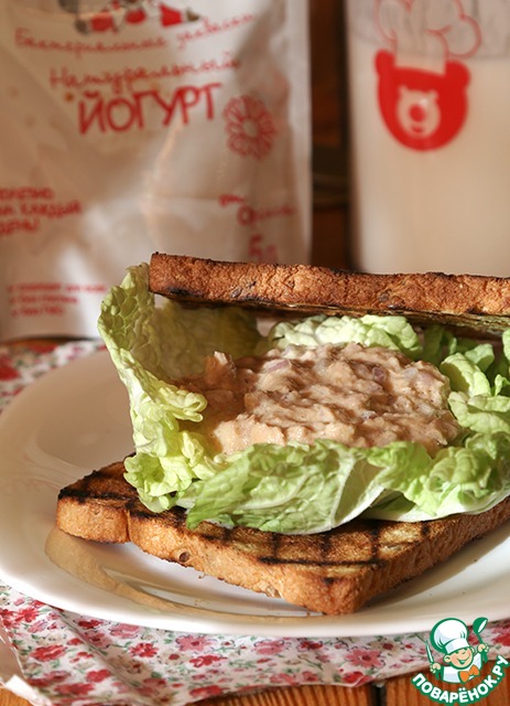 Toast with tuna salad