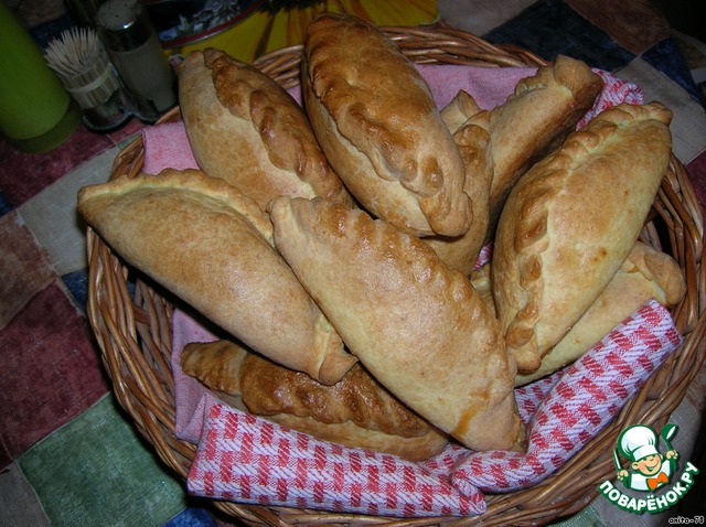 Pies from curd test