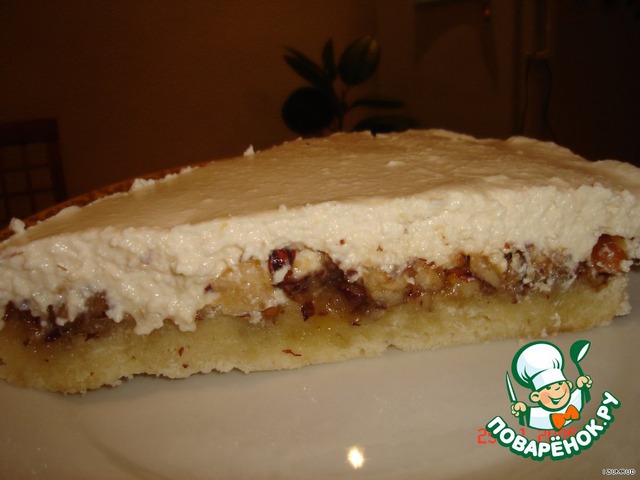 Honey cake with cottage cheese and nuts