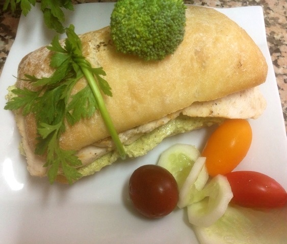Bocata with Turkey and broccoli