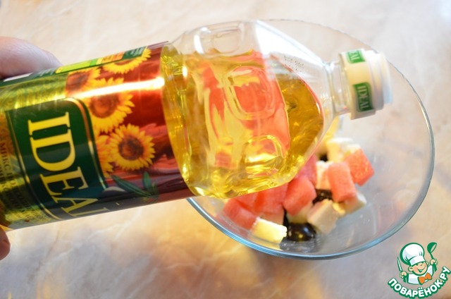 Брускетта с адыгейским сыром, арбузом и маслинами